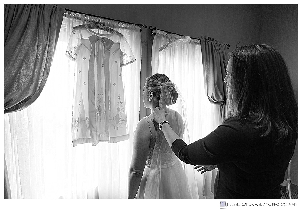 bride getting ready photos