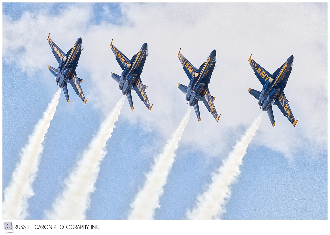 4 US Navy Blue Angels flying in formation 