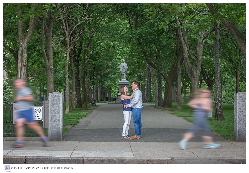 couple-in-commonwealth-mall-during-engagement-photos