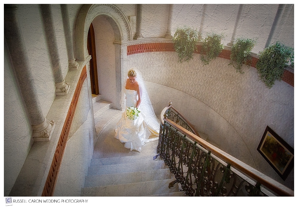 bride-on-the-stairs-of-an-italian-hotel-varenna-italy-destination-wedding