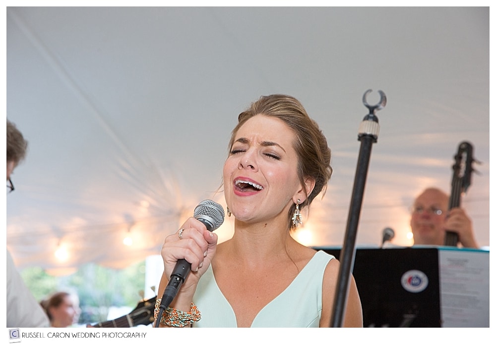 bride's-sister-singing-during-north-yarmouth-maine-wedding-reception