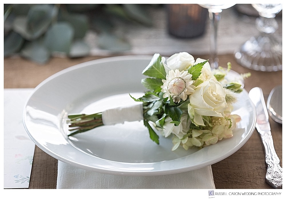 small bouquet on a plate, One and Supp