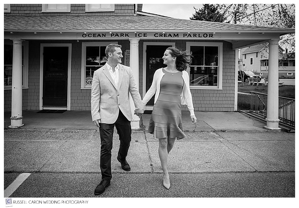 couple-walking-hand-in-hand-during-ocean-park-engagement-photos
