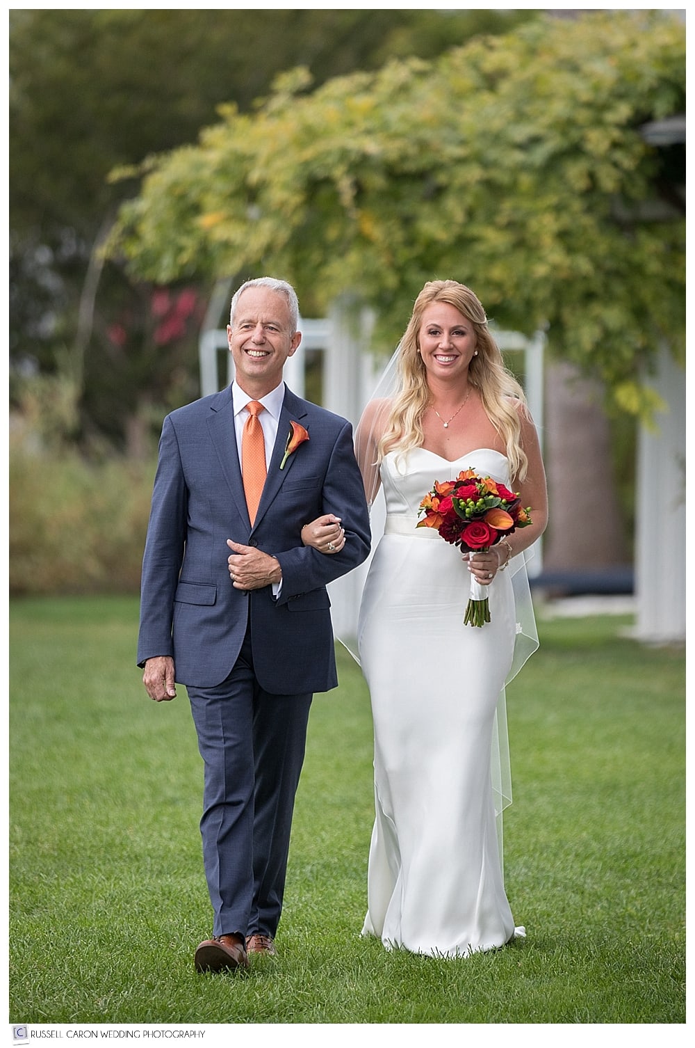 photo of bride and her father walking to the ceremony, by Kennebunkport Maine wedding photographers