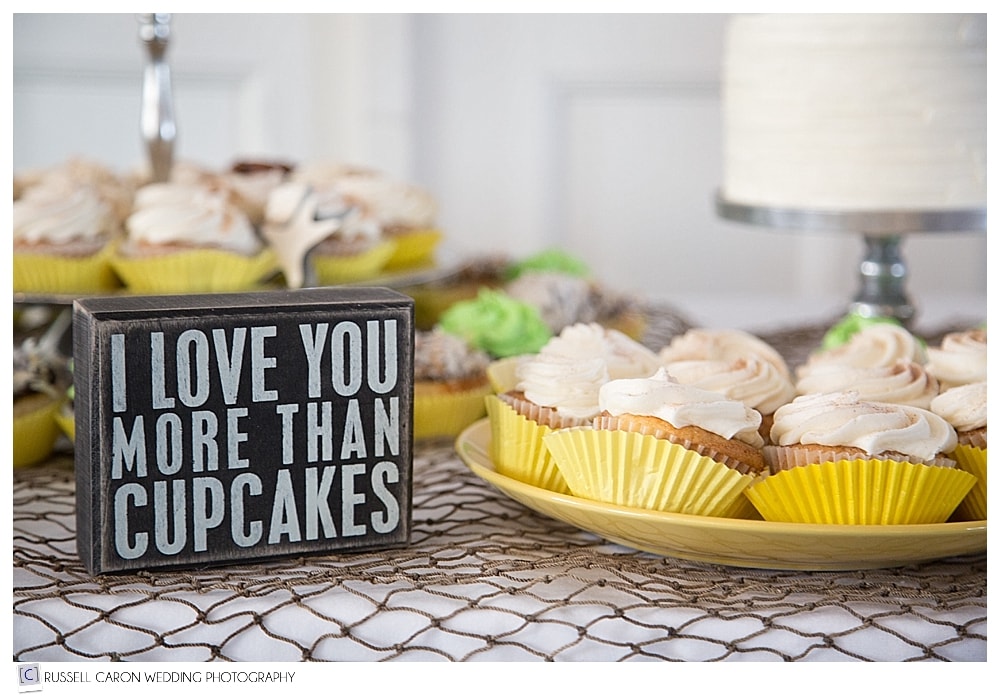 wedding-reception-cupcakes