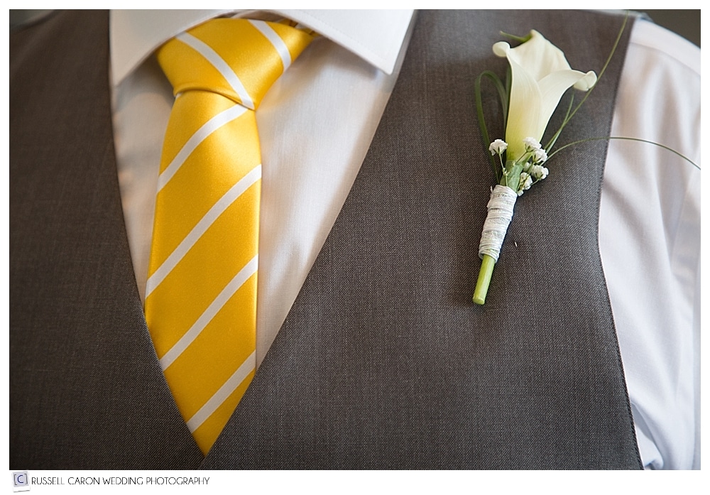 grooms-yellow-tie-detail