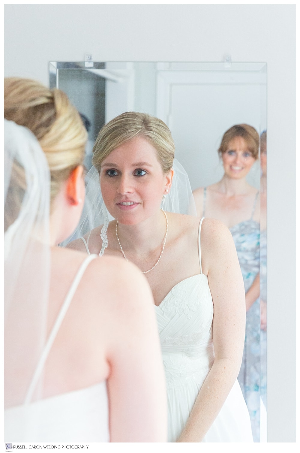bride-getting-ready-photos