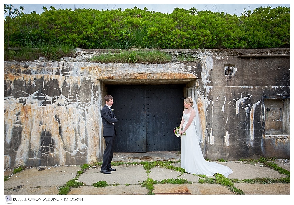 bride-and-groom-at-fort-preble-south-portland-maine