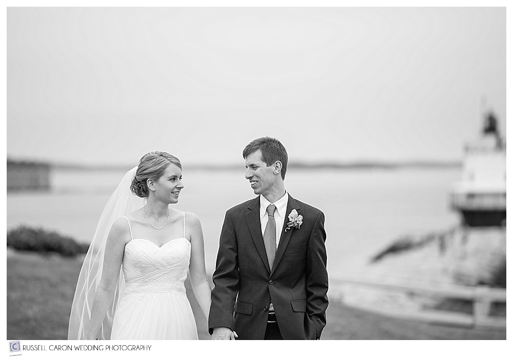 bridge-and-groom-at-spring-point-light-south-portland-maine