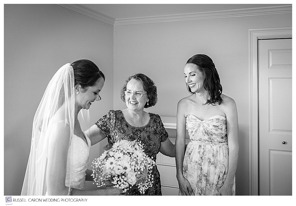 bride with her mother and sister