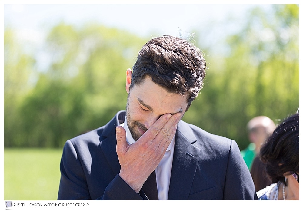 groom wipes tear away