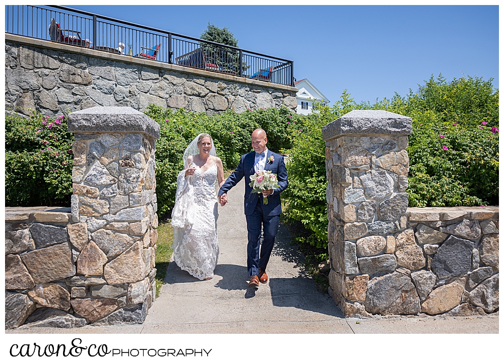 a bride and groom on the walkway at the colony hotel Kennebunkport maine