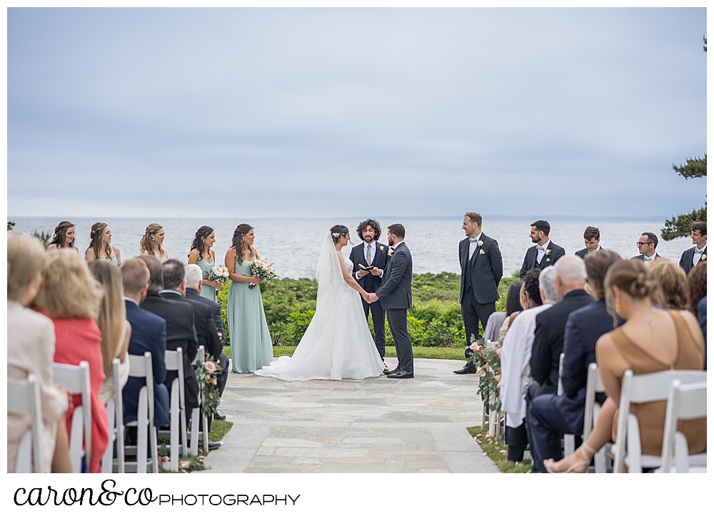 a photo of the bride and groom as well as many of the wedding guests, during a spring wedding at the colony hotel Kennebunkport